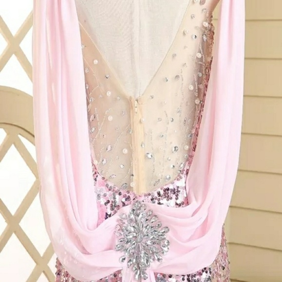 LONG GORGEOUS SEQUINED EVENING GOWN - Picture 4 of 6